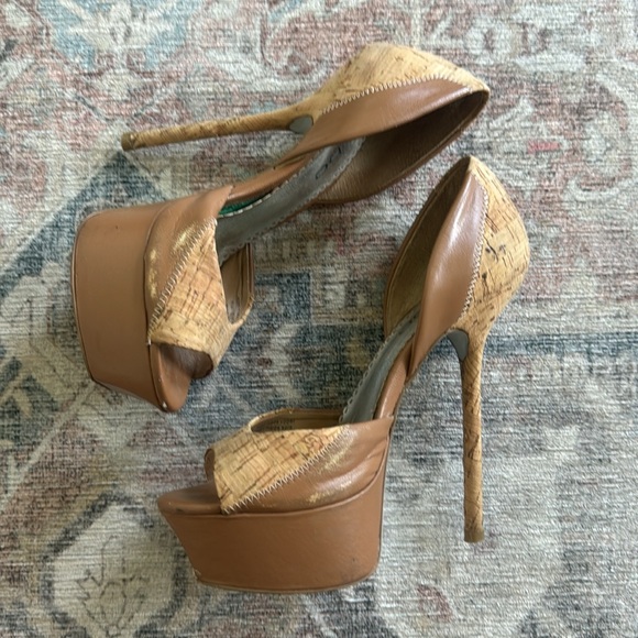 bebe Natural Beige Leather Cork 6” Platform Statement High Heels Silver Sole - Picture 8 of 8